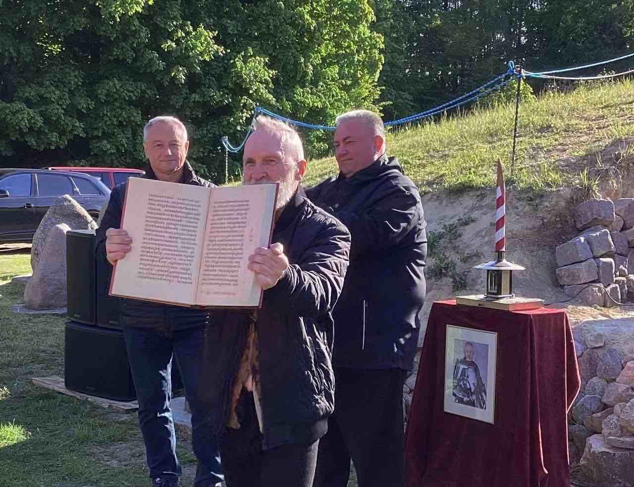 Дубенське Євангеліє представили на міжнародному лицарському турнірі в Польщі - фото 1