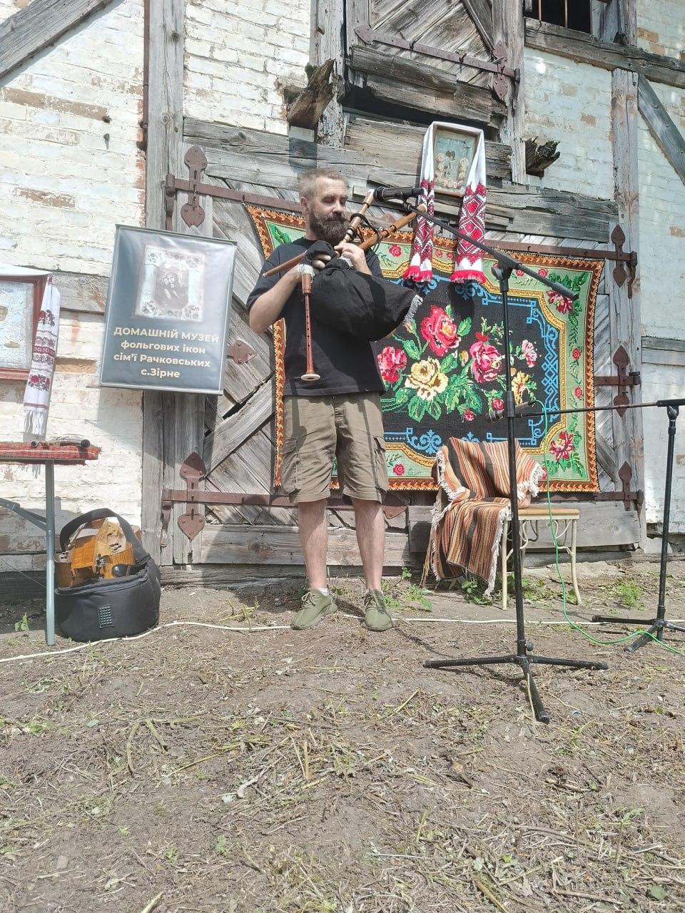 У селі на Рівненщині показали фольгові ікони-мучениці радянських часів - фото 1