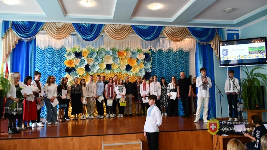У Рівному нагородили призерів всеукраїнських олімпіад та конкурсів – Свято науки в обласному ліцеї - фото 1