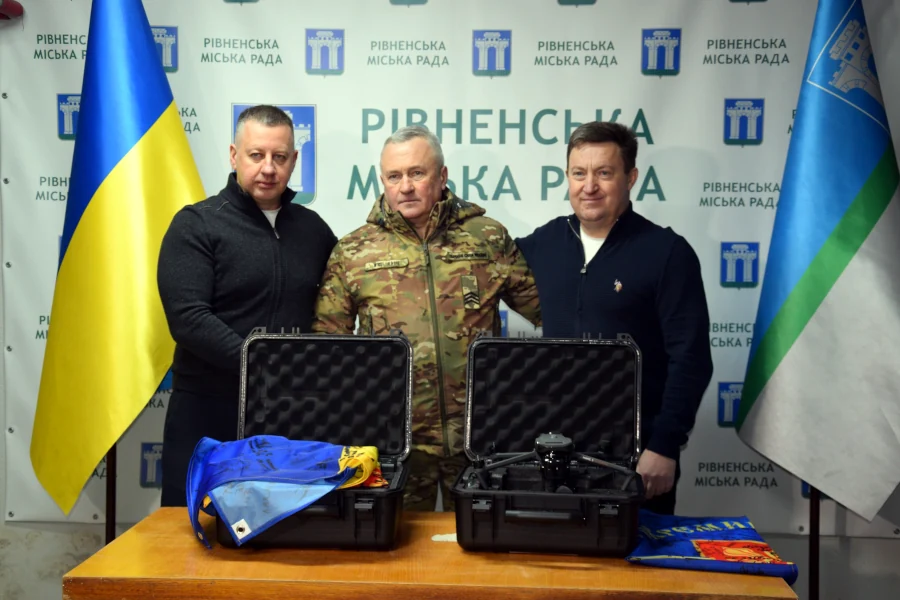 10 квадрокоптерів DJI Mavic 3 Thermal передала громада на Рівненщині ЗСУ - фото 1