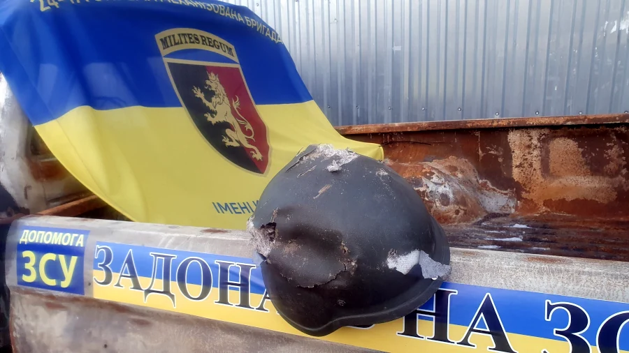 У Радивилові на Рівненщині виставили знищену ворожим дроном автівку - фото 2