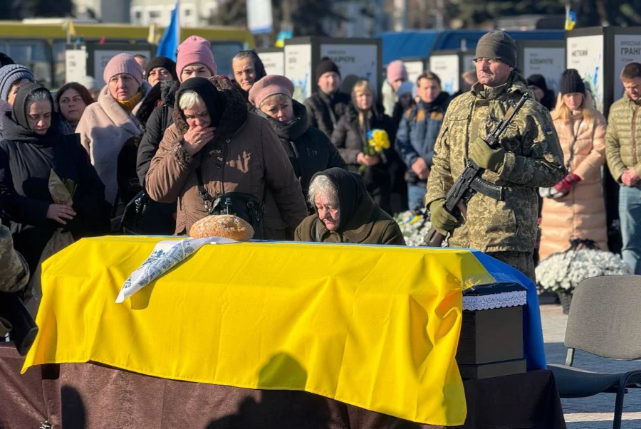 На вічний спокій провели полеглого захисника в Рівному - фото 1