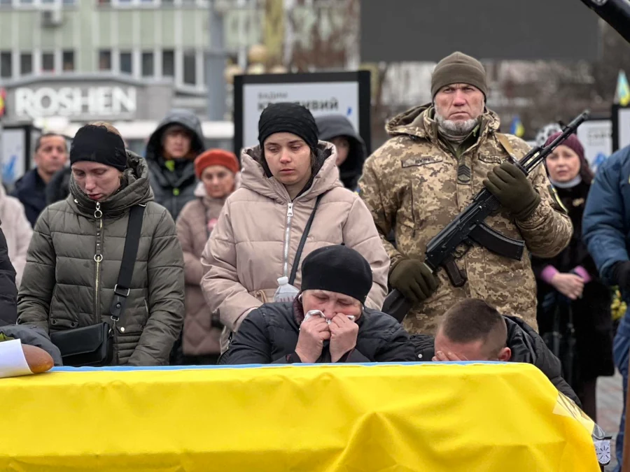У Рівному провели в останню дорогу захисника Андрія Ішкова - фото 1