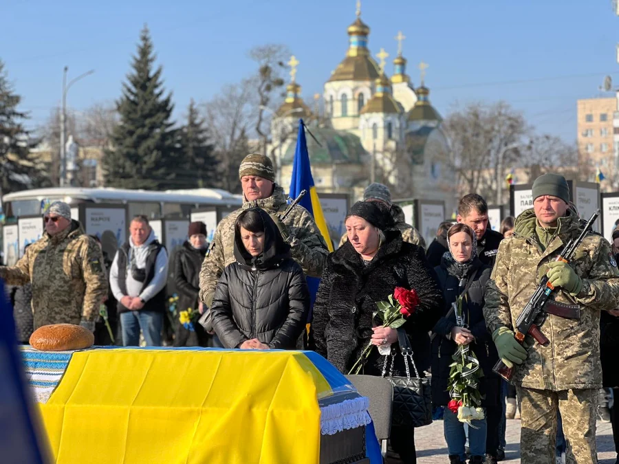 З полеглим захисником Миколою Механюком попрощались у Рівному - фото 1