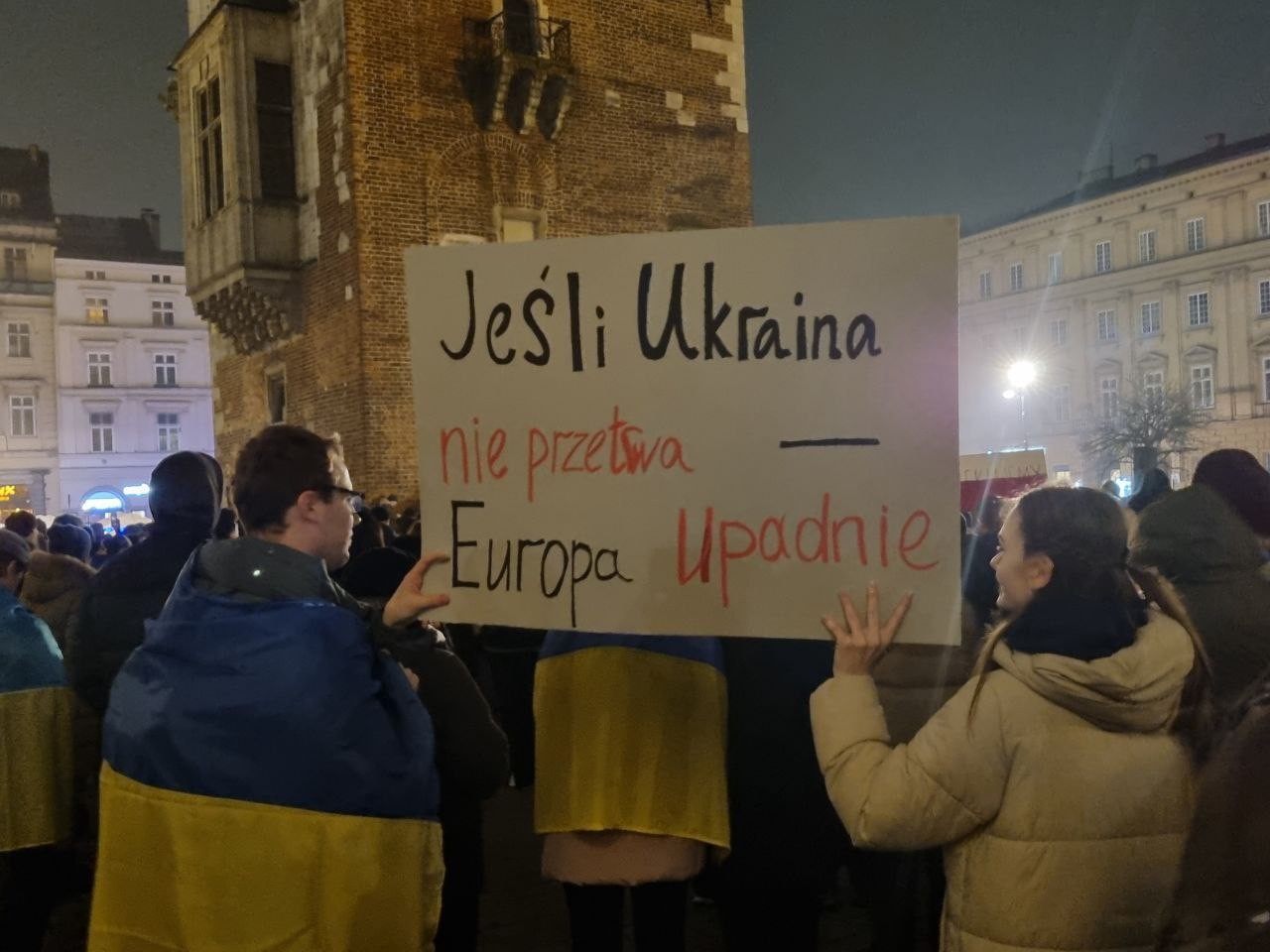 «Україна – безпека Європи»: у Кракові тисячі людей вийшли на марш солідарності (ФОТО) - фото 3