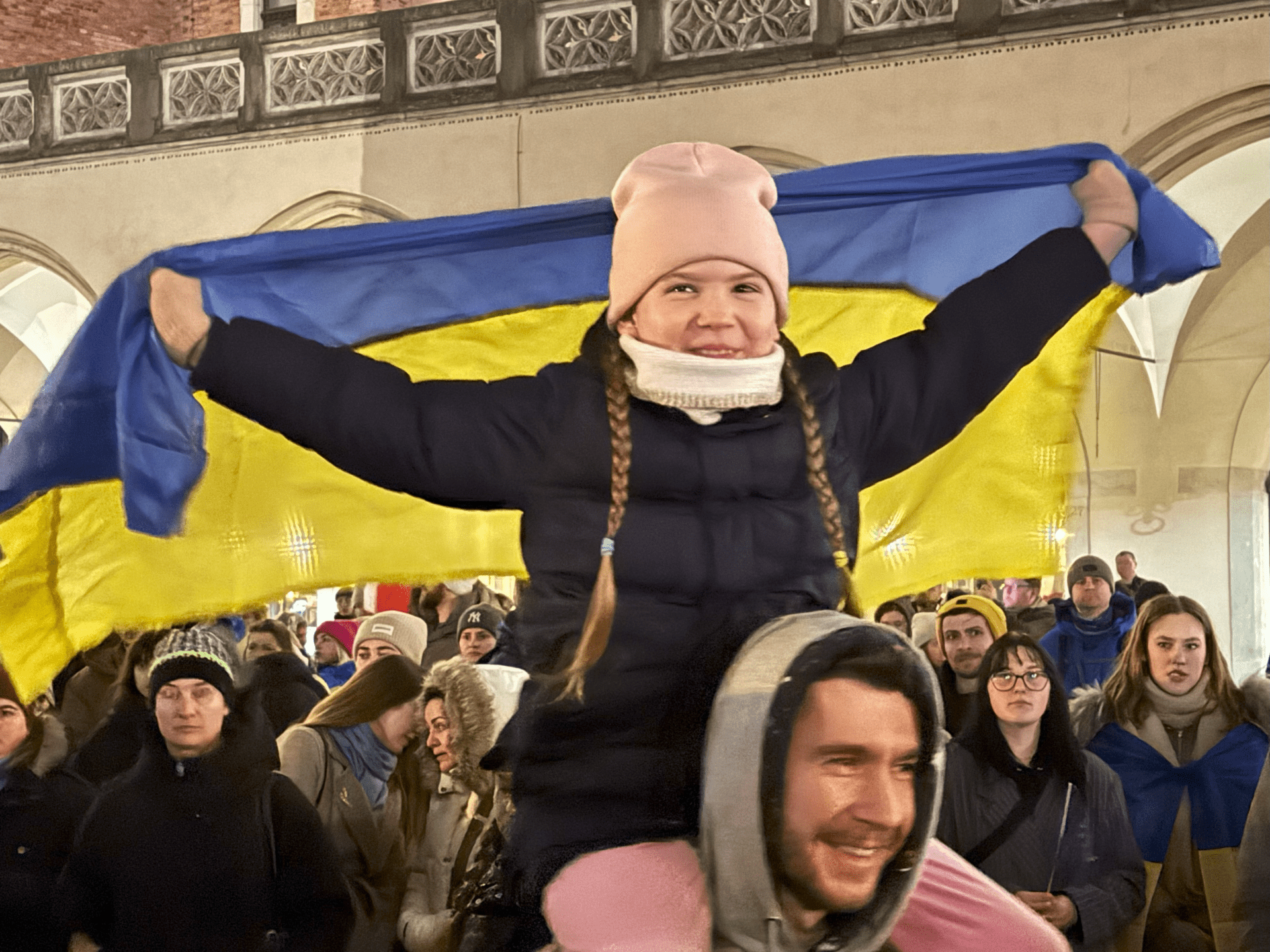 «Україна – безпека Європи»: у Кракові тисячі людей вийшли на марш солідарності (ФОТО) - фото 5