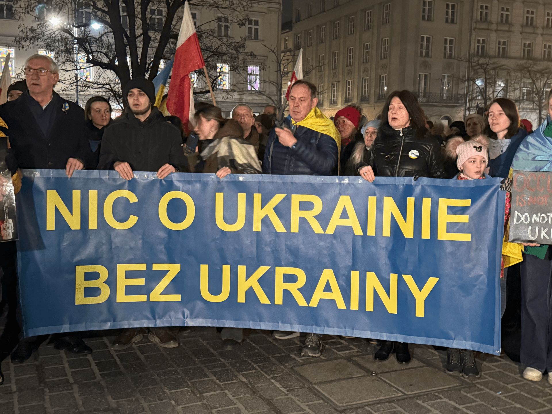 «Україна – безпека Європи»: у Кракові тисячі людей вийшли на марш солідарності (ФОТО) - фото 6