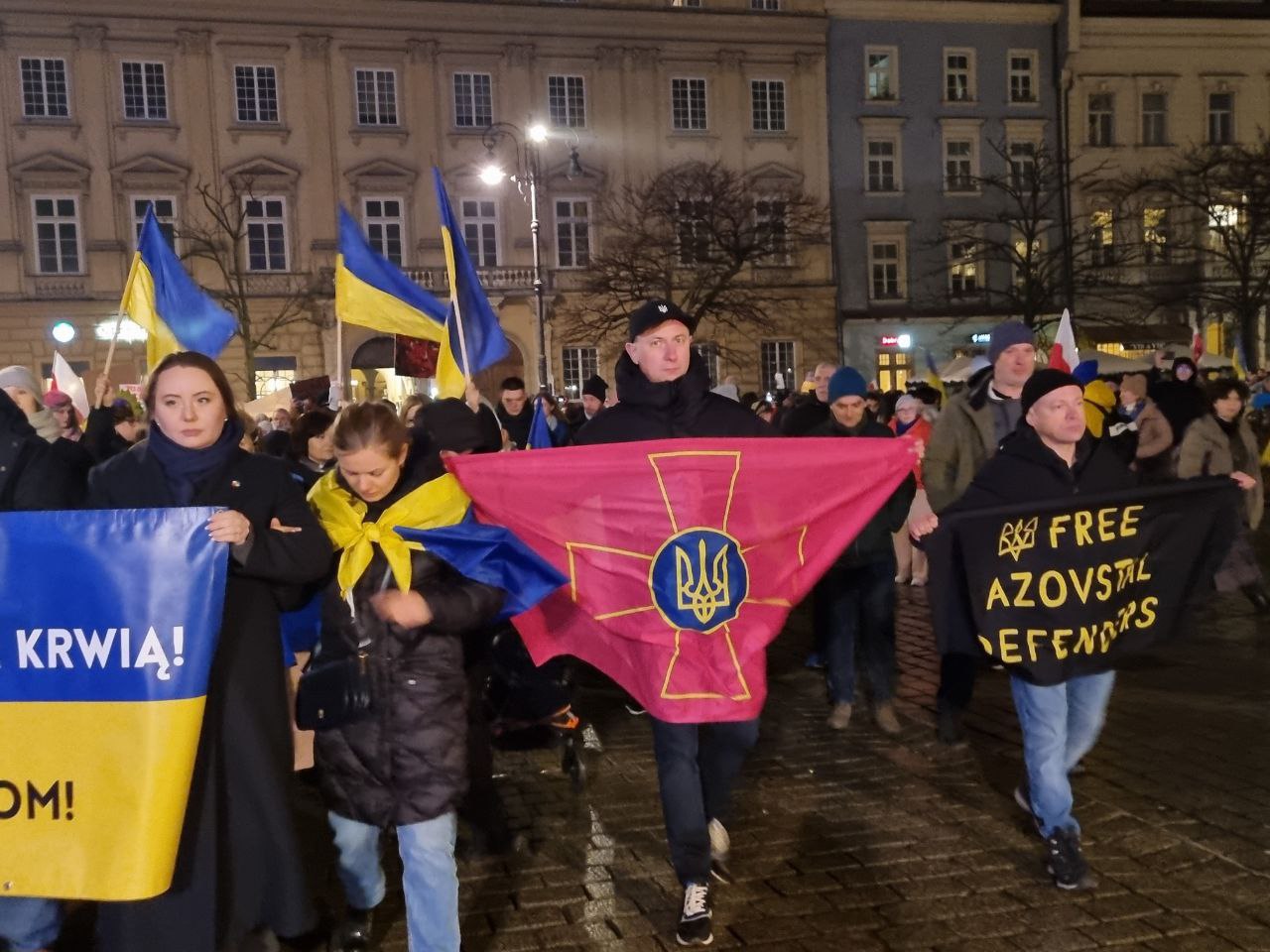 «Україна – безпека Європи»: у Кракові тисячі людей вийшли на марш солідарності (ФОТО) - фото 2