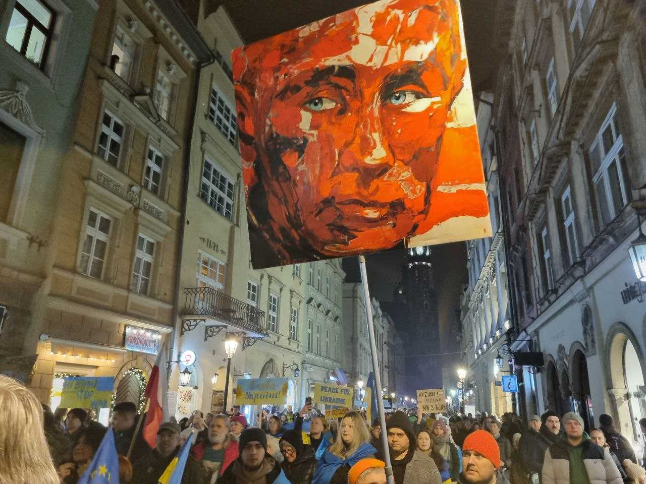 «Україна – безпека Європи»: у Кракові тисячі людей вийшли на марш солідарності (ФОТО) - фото 8