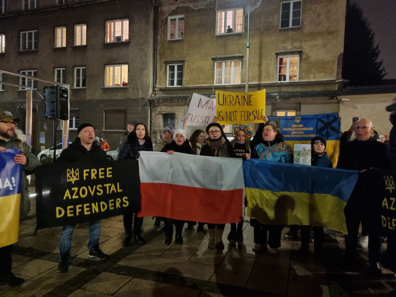 «Україна – безпека Європи»: у Кракові тисячі людей вийшли на марш солідарності (ФОТО) - фото 4