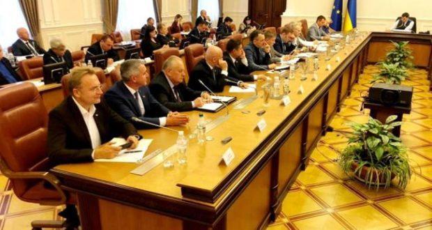 Володимир ХОМКО: «Не забирайте у нас наші гроші, тоді й не треба буде нам допомагати»