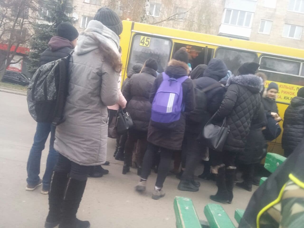 І на козирних маршрутах штормить