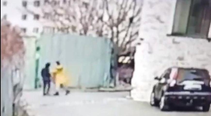 Вчителька приватної школи вдарила учня в пах (ВІДЕО)