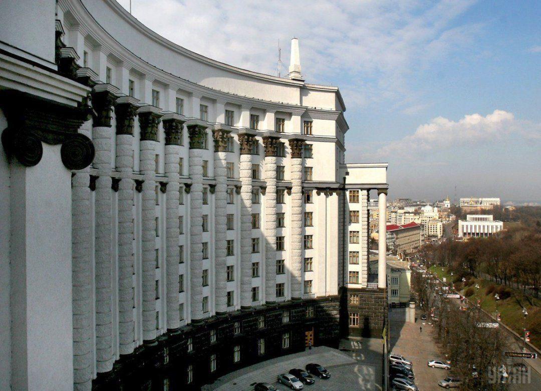 Няні захоплюють приміщення в Кабміні