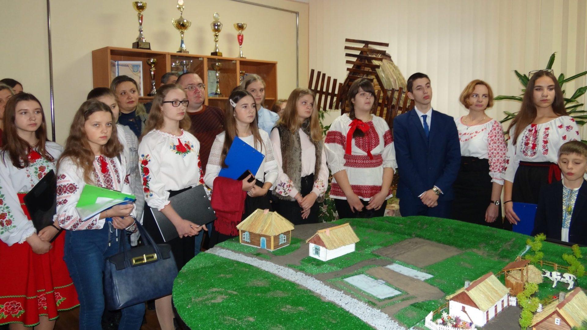 Стали відомі кращі екскурсоводи музеїв навчальних закладів Рівненщини