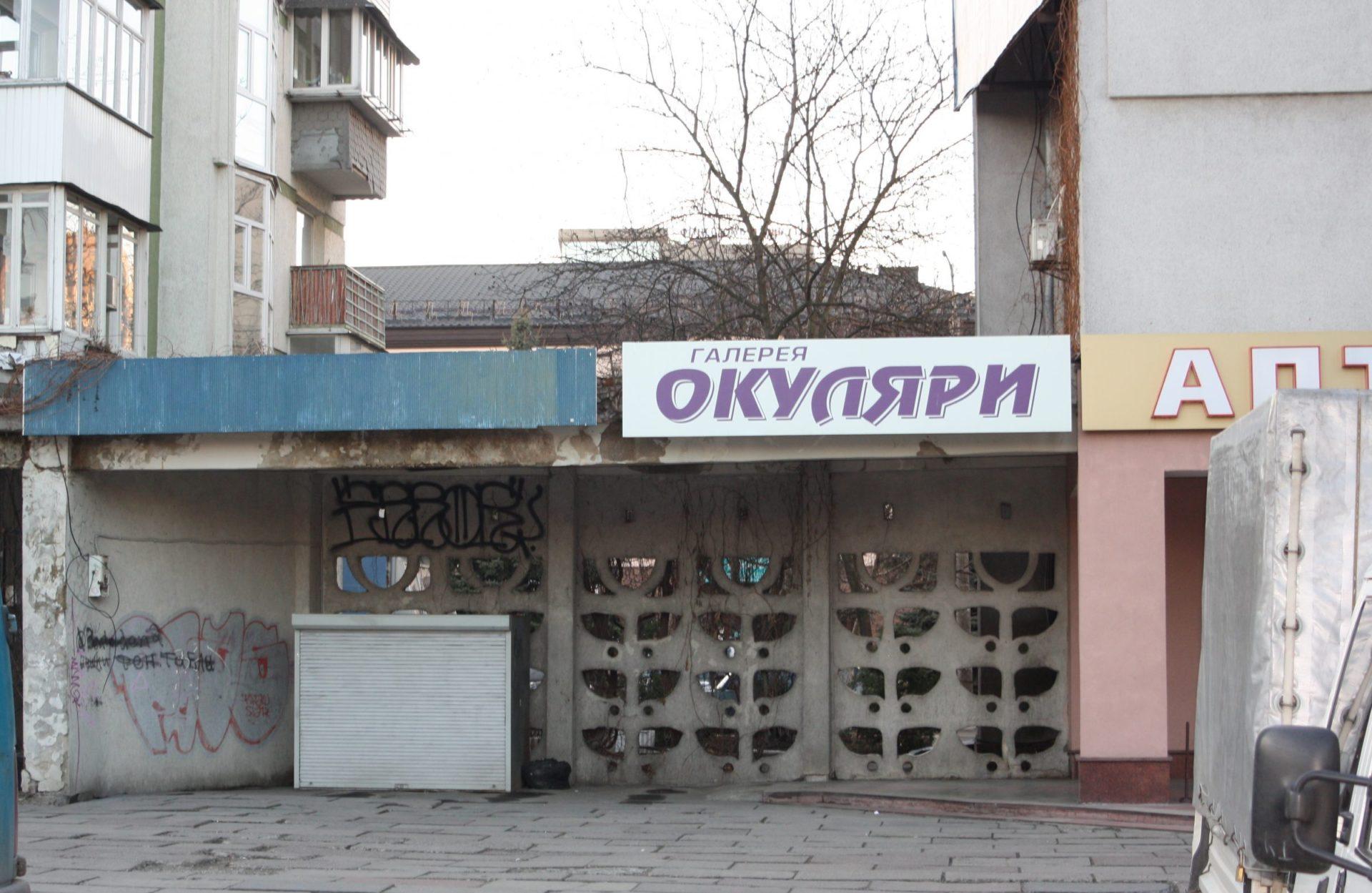 Прокуратура зацікавилася приватизованим навісом у центрі Рівного