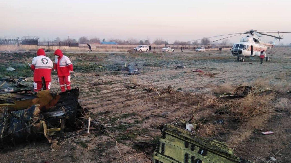 Пасажирський літак зазнав катастрофи і впав неподалік аеропорту