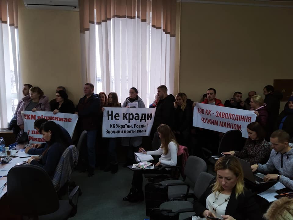 Пайовики «Рівненської брами» звинувачують забудовника у шахрайстві
