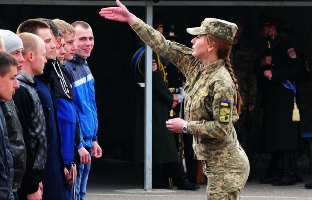 До війська знову призиватимуть 18-річних
