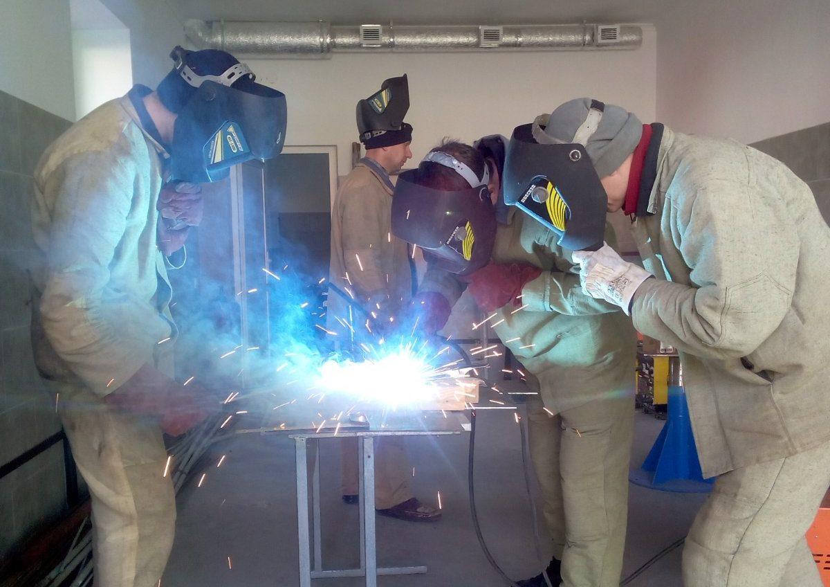 У Рівному електрозварники отримали і знання, і почесне звання