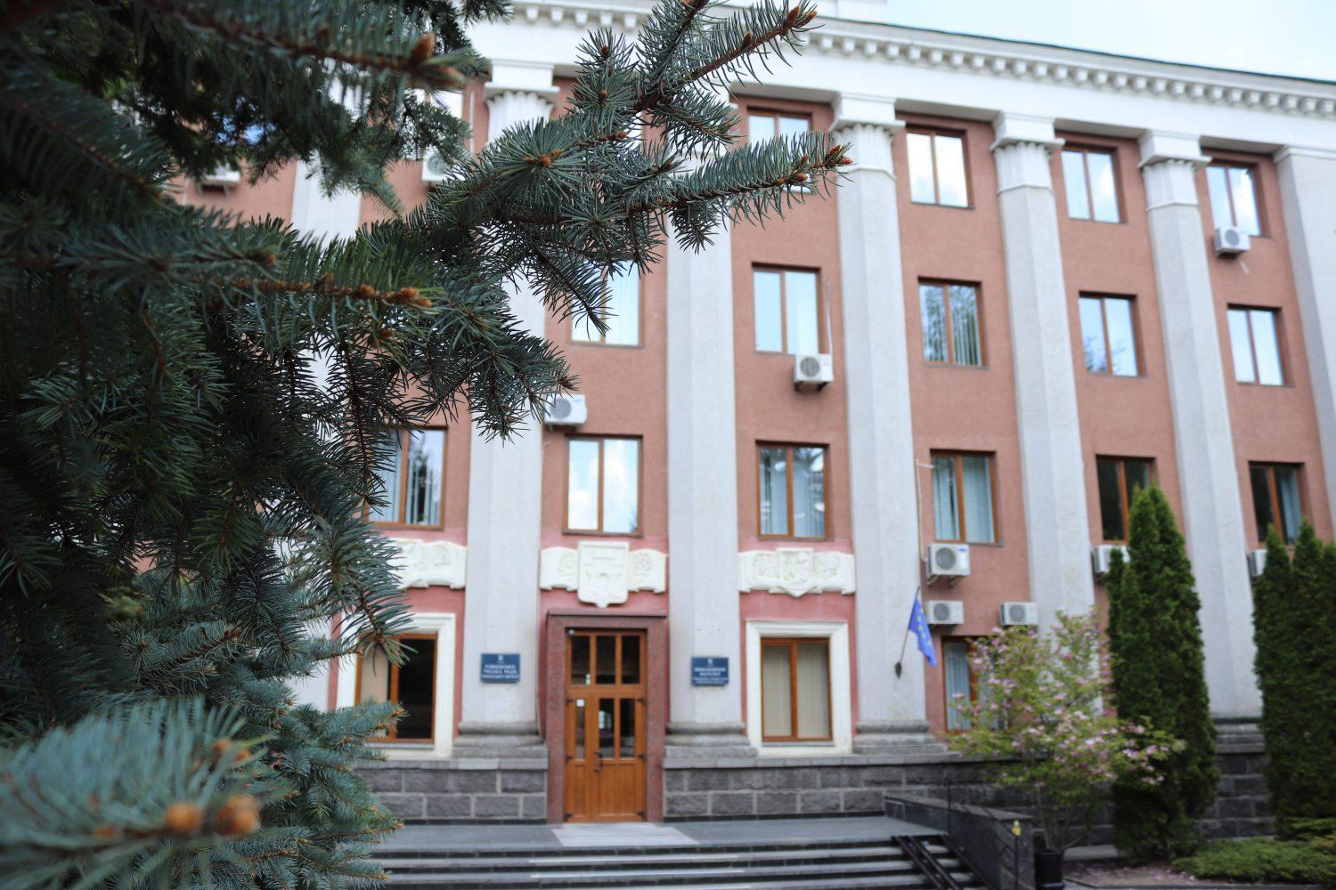 Хто потрапить до Рівнеради: у міській ТВК повторно перевіряють протоколи