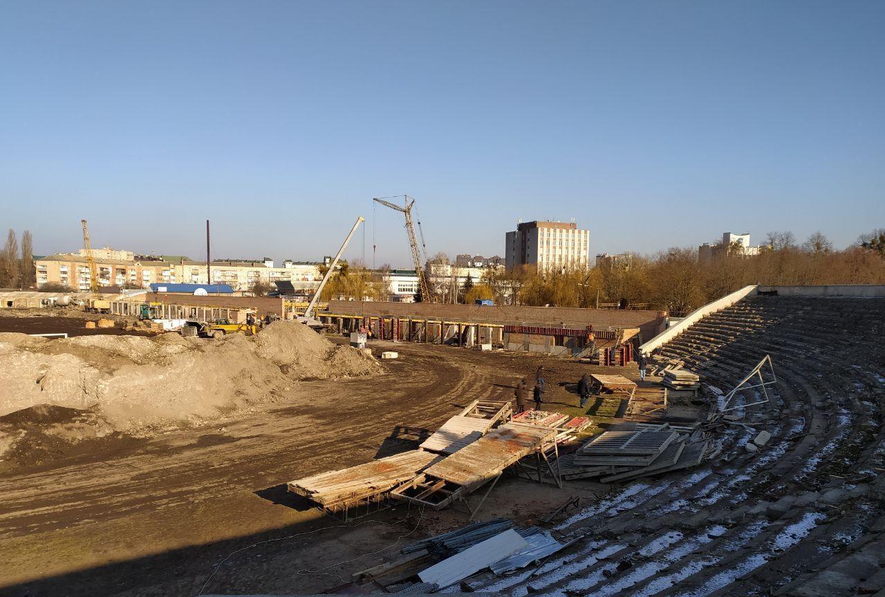 У будівництві рівненського стадіону помінялися плани