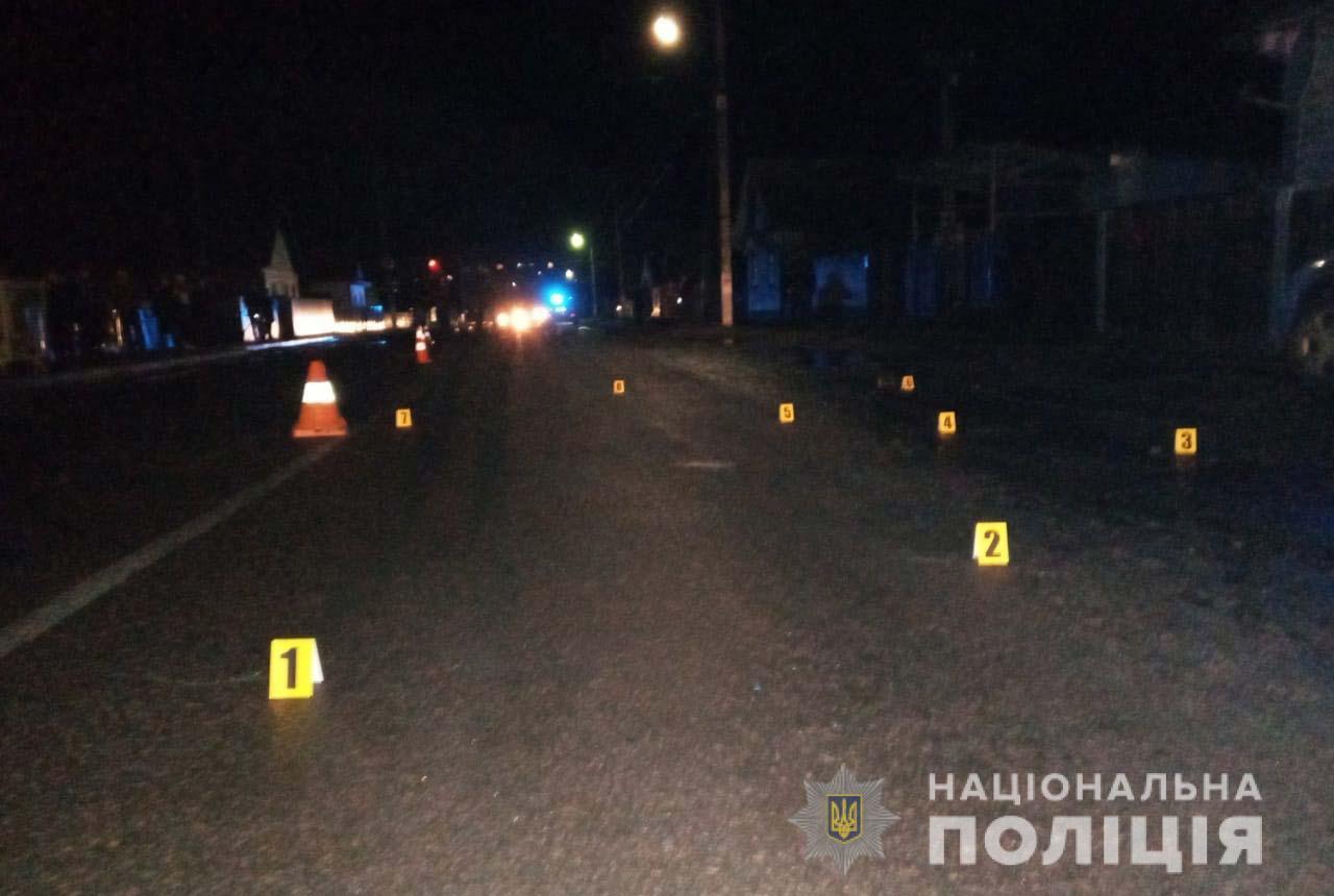 У райцентрі під колесами авто загинув чоловік