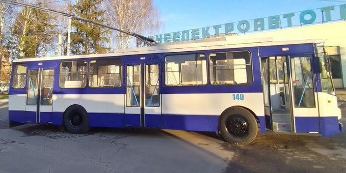 У Рівному закурсував відремонтований тролейбус (фото)