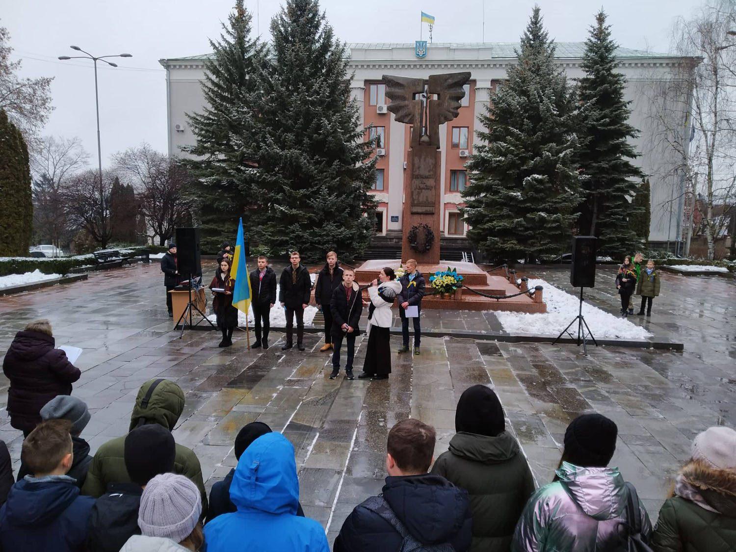 Юні рівняни згадали подвиг ровесників – Героїв Крут