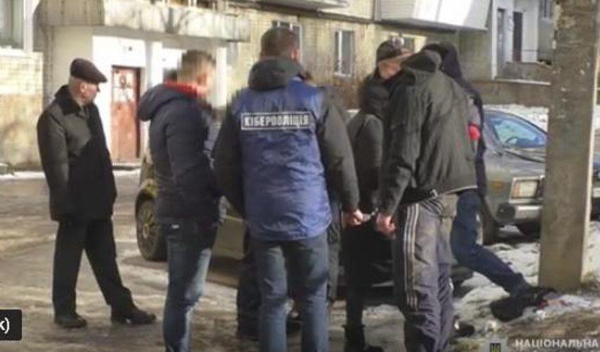 Стали відомі подробиці затримання шахрая (відео)
