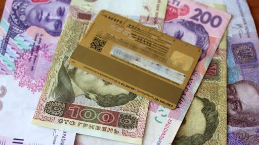 Податок на карткові перекази: то треба чи не треба платити?