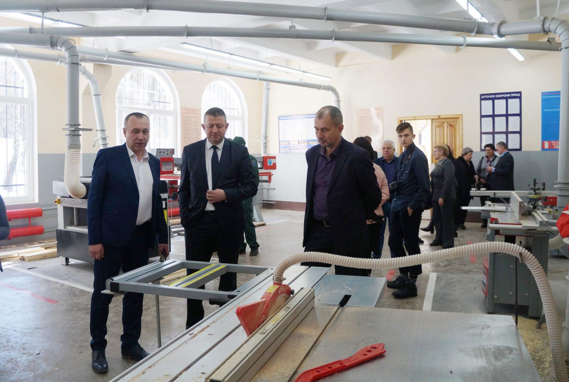 Рівненські профтехосвітяни ділилися досвідом із хмельниччанами