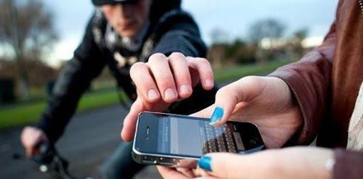 Небайдужі перехожі не дали втекти із краденим телефоном