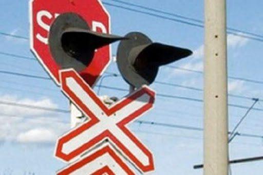 У Рівненському районі вантажівка не розминулася з тепловозом