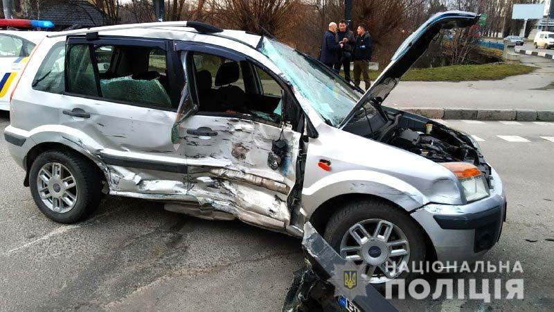 У Рівному вантажний бус зіткнувся з легковиком