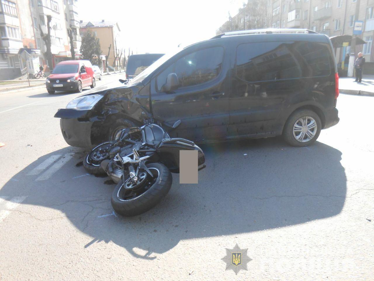 Не пропустив: у Сарнах автомобіліст травмував мотоцикліста