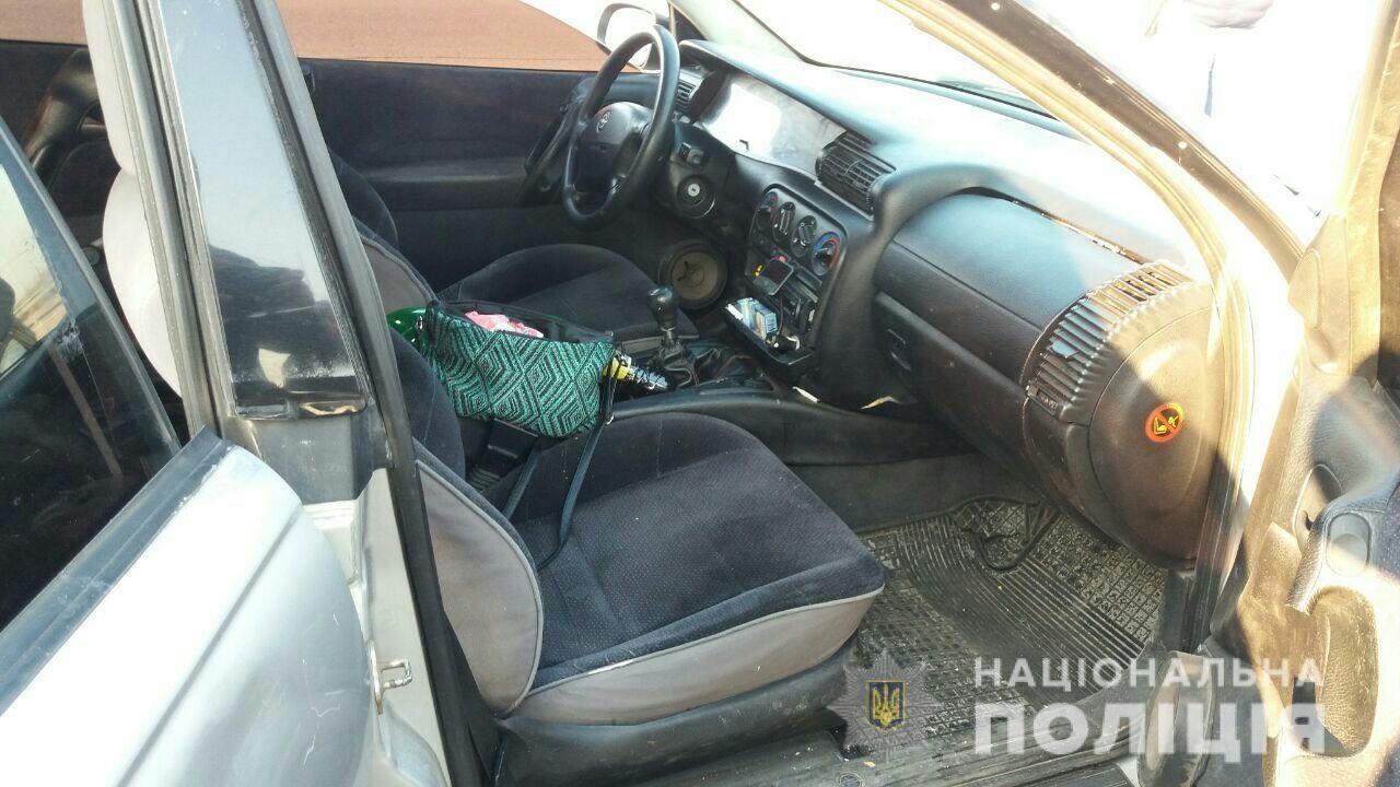 На Рівненщині жінка викрала із незамкненого будинку золото та гроші