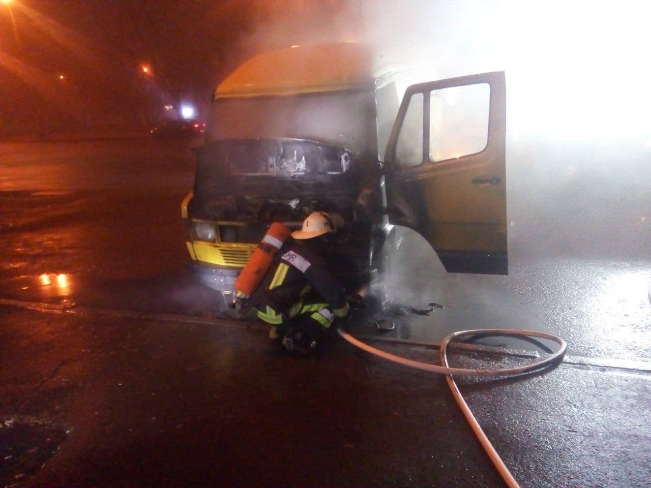 Цієї ночі у Рівному знову палало авто