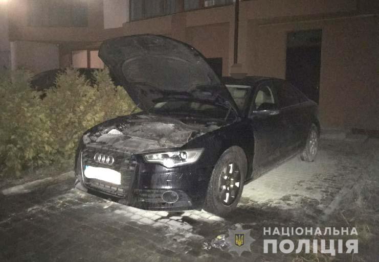 У Рівному підпалили автівку