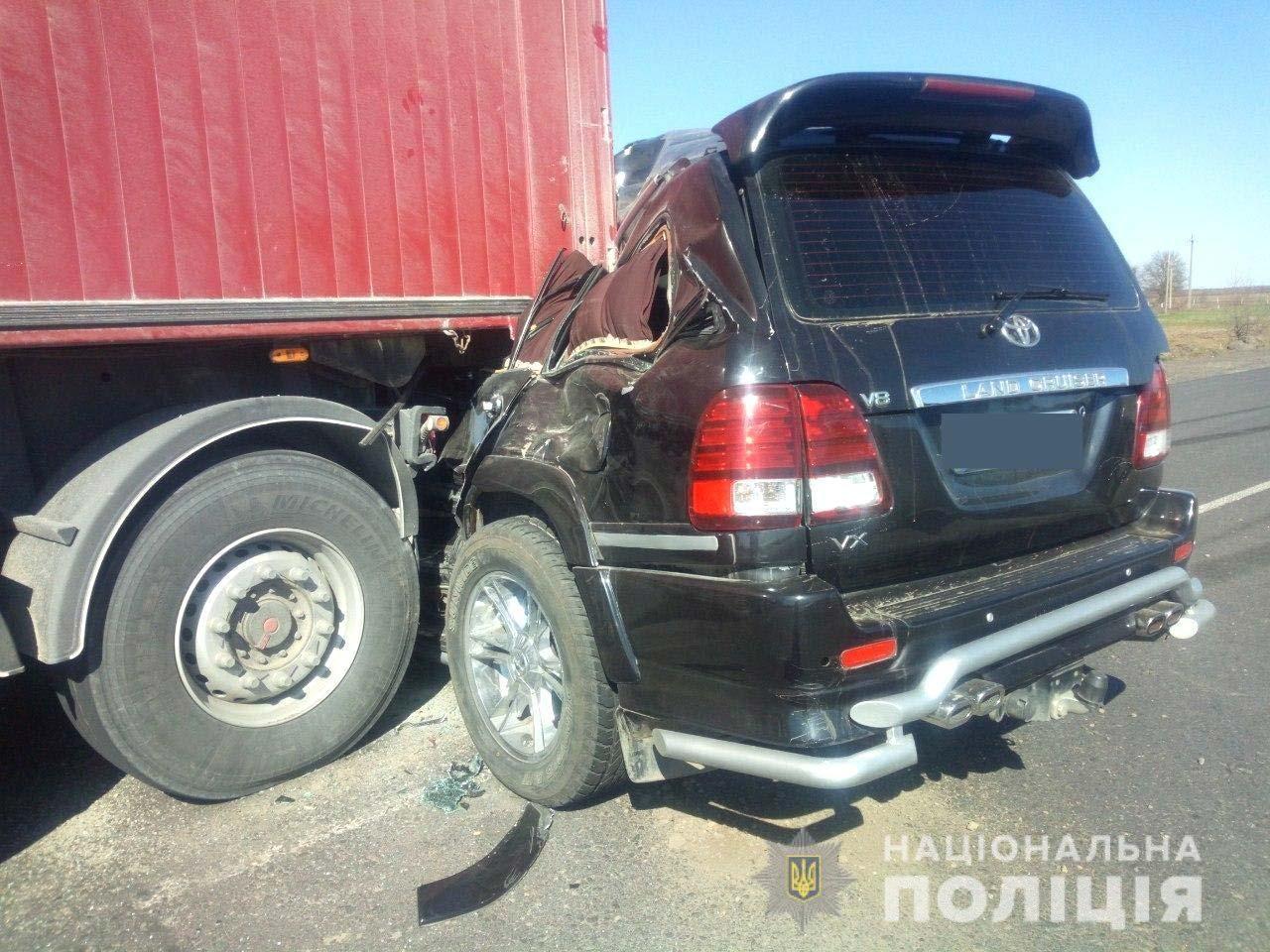 На Рівненщині позашляховик зіткнувся із вантажівкою На Рівненщині позашляховик зіткнувся із вантажівкою