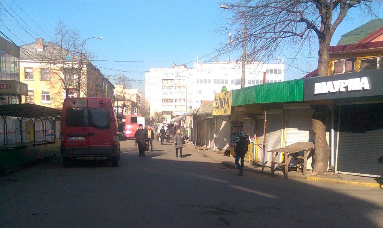 Продуктовий ринок Рівного дотримується карантину (ФОТОФАКТ)