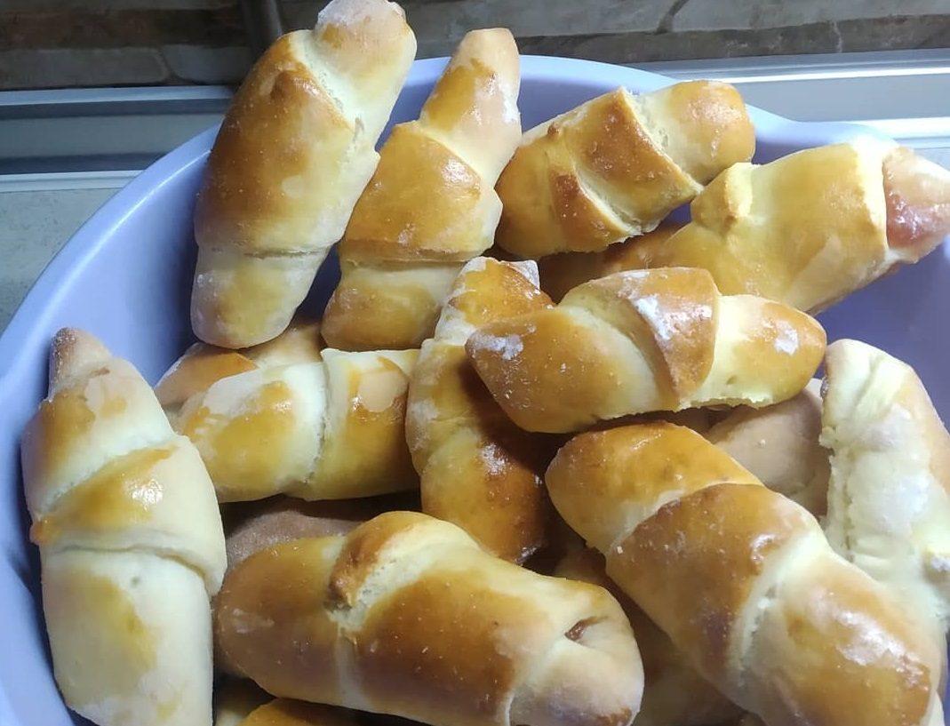 Дріжджові рогалики з вишнею, перевірений рецепт
