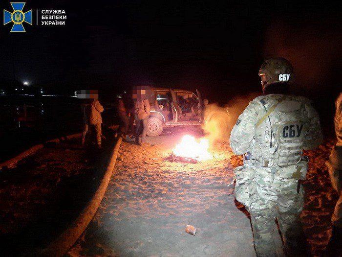 На Рівненщині СБУ затритримала угруповування бурштинокопачів 