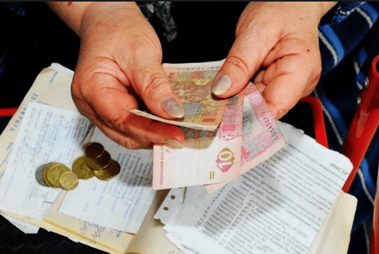 Коштів, щоб виплатити пенсіонерам по “тисячі Зеленського” немає