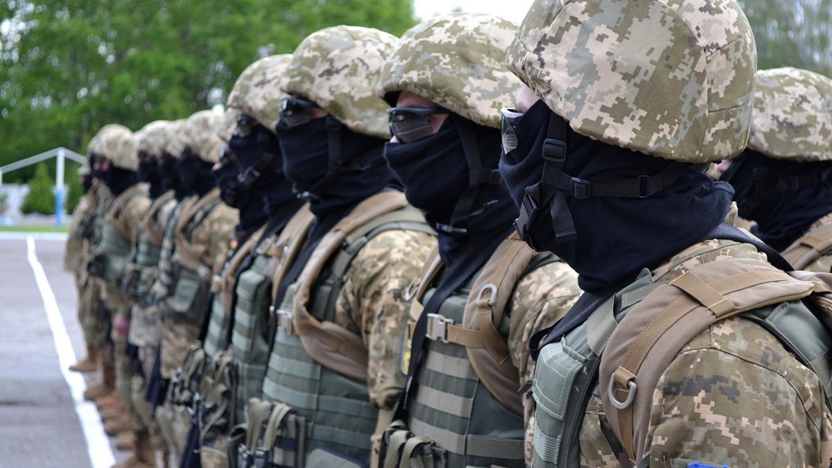 Карантин: українські військові патрулюють міста