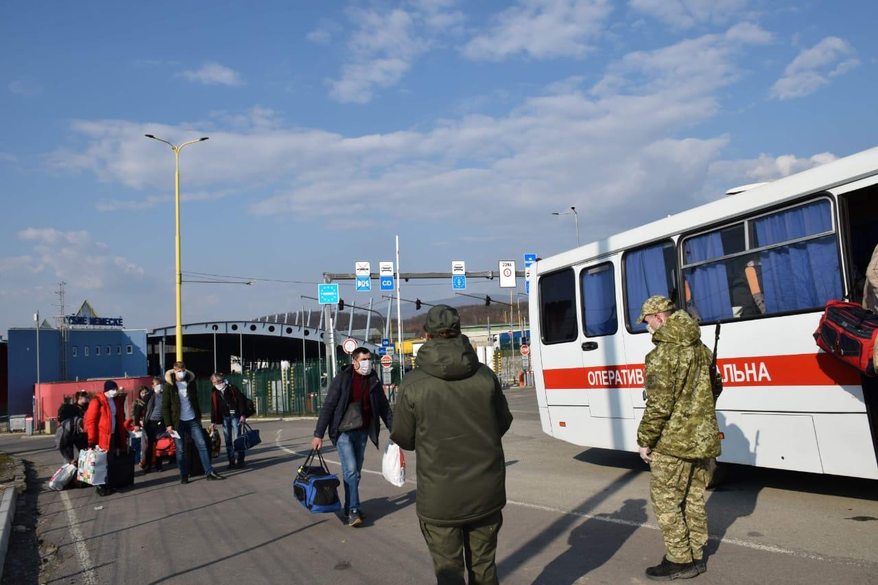 Українці, що повертатимуться з-за кордону, проходитимуть обов’язкову обсервацію