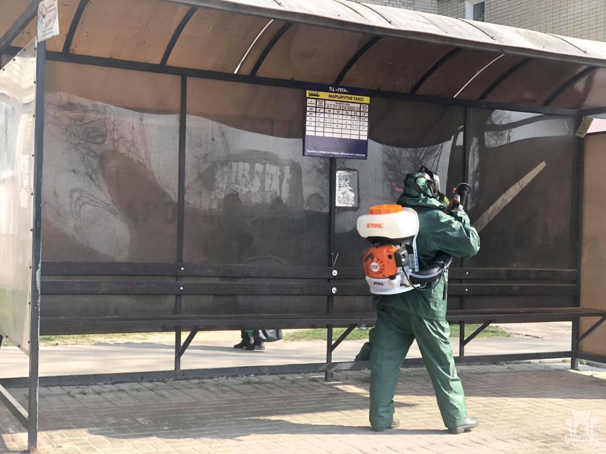 Зупинки головних вулиць Рівного дезінфікуються двічі на добу
