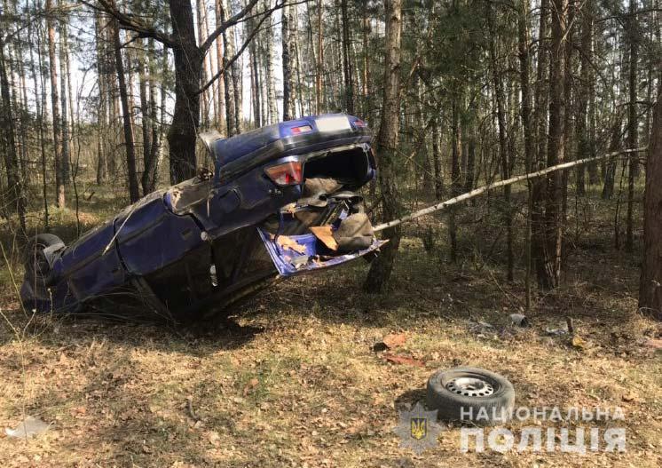 ДТП на Рівненщині: авто у кюветі, водій та пасажир - у лікарні