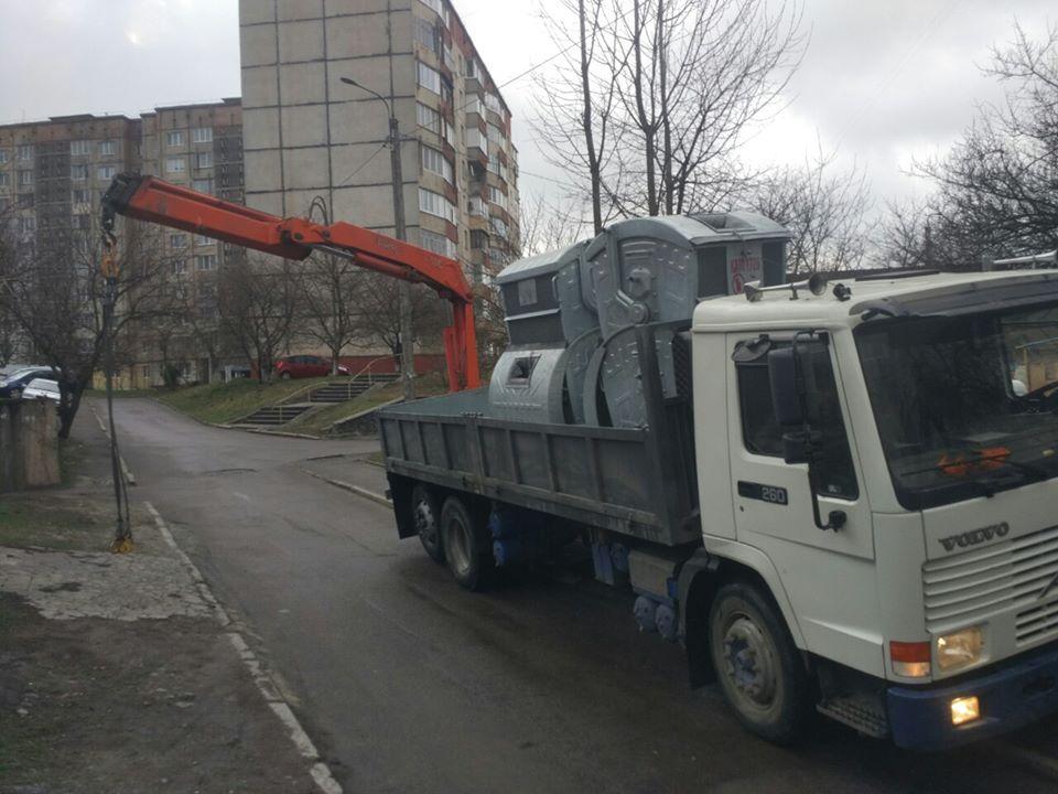 У Рівному встановлюють контейнери для збору пластику