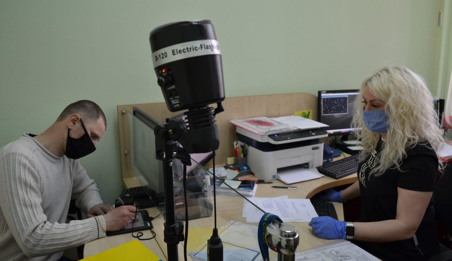 Міграційна служба Рівного здебільшого працює дистанційно, але паспорти видає